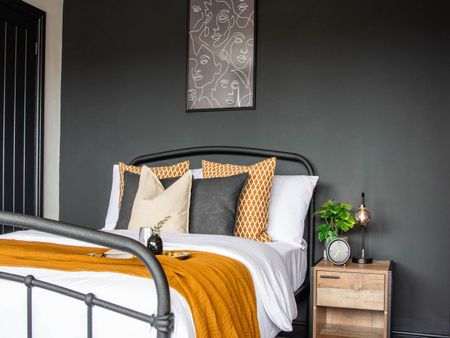 Cross Henley Road (Room 3), Bramley, Leeds - Photo 4