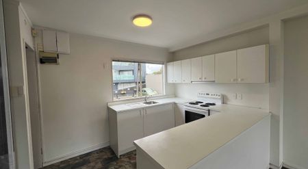 Two-Bedroom Apartment in Birkenhead - Photo 4