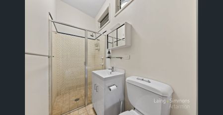 Delightful Freestanding Cottage with Sunny Garden! - Photo 5