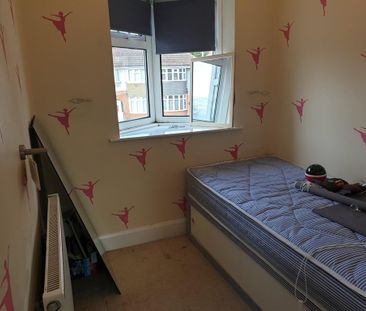 3 bedroom semi-detached house to rent - Photo 4