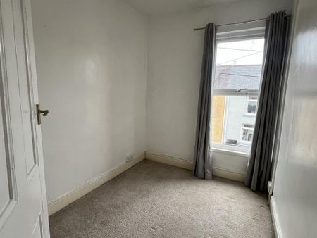 3 bedroom end of terrace house to rent - Photo 5