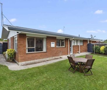 Charming Two Bedroom Unit - Photo 5