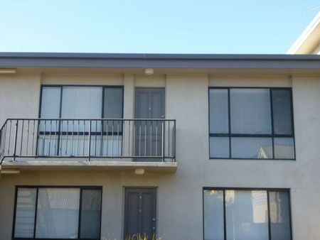 2 bedroom in excellent location - Photo 5