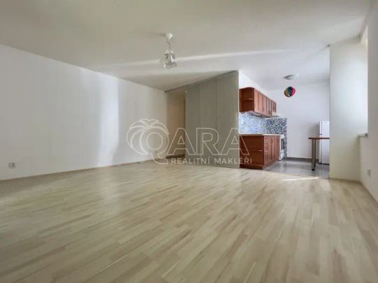 Pronájem bytu 1+kk, ulice Brožíkova, Brno-Lesná - Photo 1