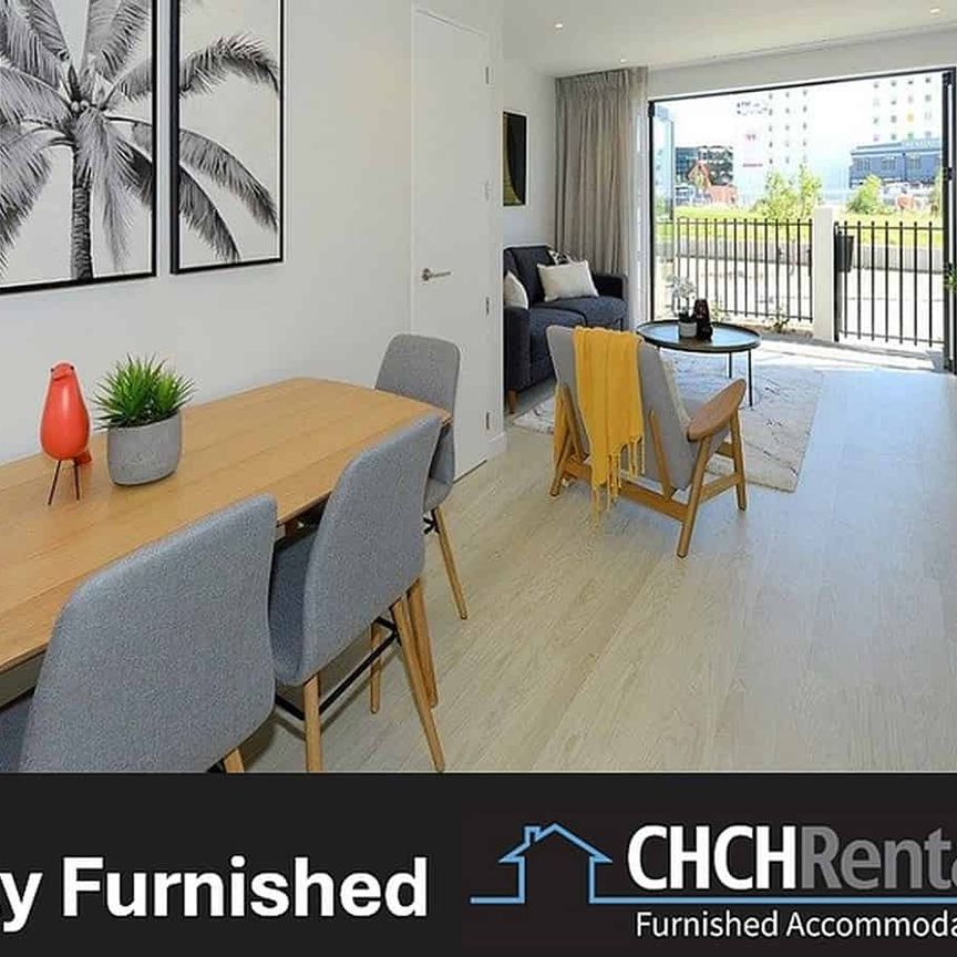 Stylish, executive fully furnished inner city apartment with lovely park views! - Photo 1