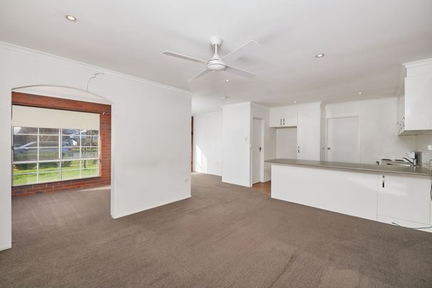 Modern 2-Bedroom Unit in Central Wagga! - Photo 1