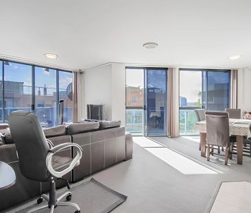 Excellent And Convenient Location - Photo 1