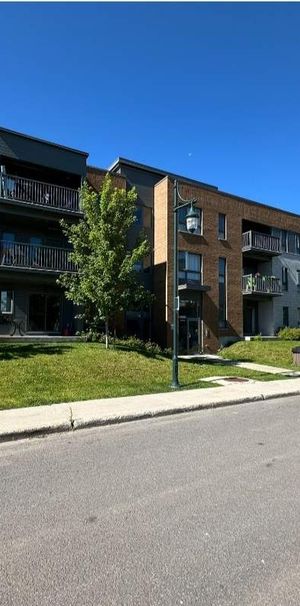 3 CH - 1 SDB - Terrebonne - $1,800 /mo - Photo 1