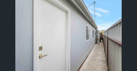 1 Bedroom Granny Flat in a prime location - Photo 2