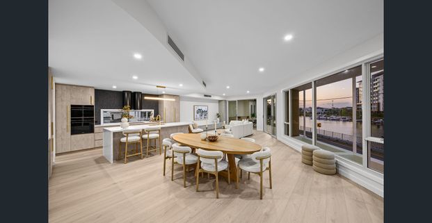 Luxury Waterfront Living - Photo 1