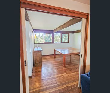 Mid-century home in the bush - Photo 4