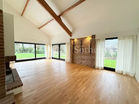 Location Maison 7 pièces 220m² CROIX 59170 - Photo 4