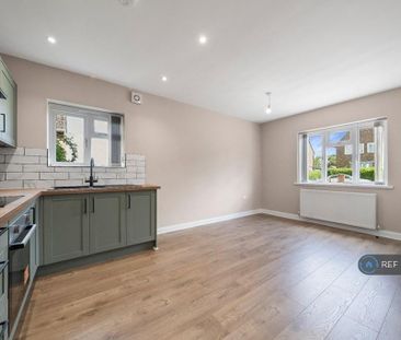 3 bedroom semi-detached house to rent - Photo 3