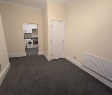 2 Bed Flat, Charlton Church Lane, SE7 - Photo 2