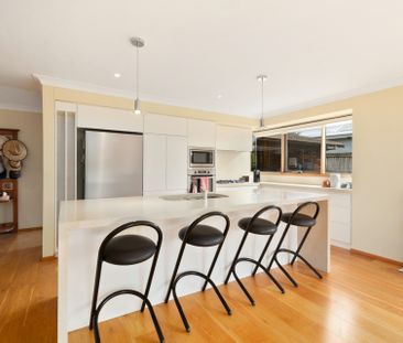 Spacious Family Oasis with Pool � Moments to Mona Vale Village - 6 ... - Photo 6