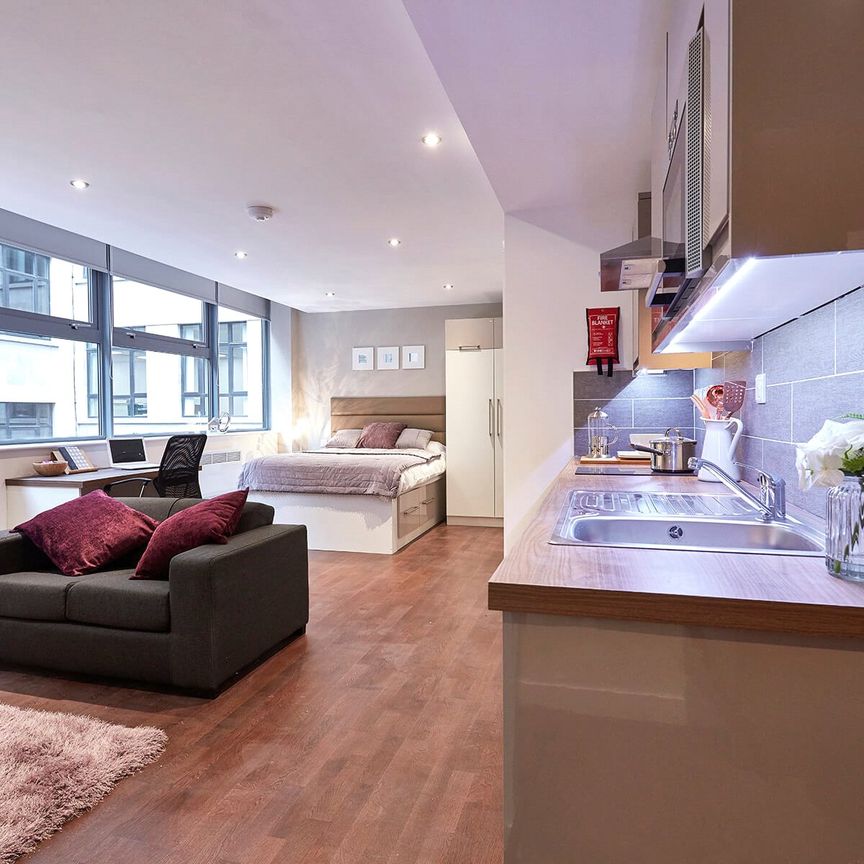 Apt 18, 5 South Parade - Photo 1