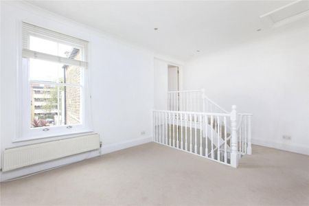 2 bedroom flat in Clapham - Photo 2