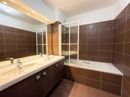 Location Appartement 4 pièces 77m² LE PLESSIS ROBINSON 92350 - Photo 2