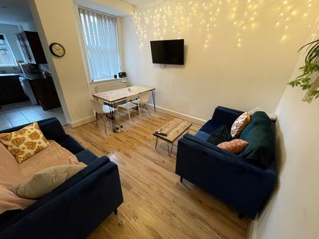 4 Bed Terraced House, Braemar Road, M14 - Photo 2