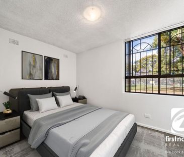 BOUTIQUE TWO BEDROOM GARDEN APARTMENT - Photo 2