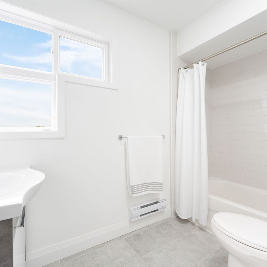 For Lease - 240 Ormond Drive Unit# D4, Oshawa, Ontario - Photo 1