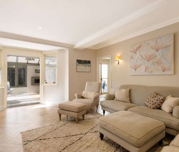 A beautifully presented period property in a prestigious private pa... - Photo 1