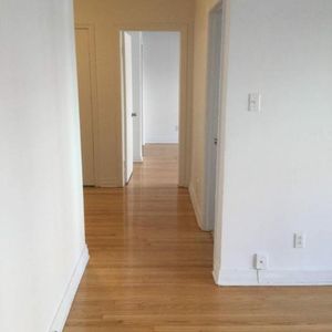 1 CH - 1 SDB - Côte Saint-Luc - $1,125 /mo - Photo 2
