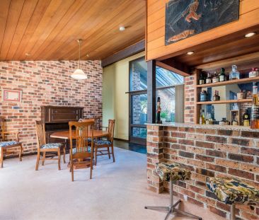 Spacious 4 Bedroom Contemporary Home! - Photo 4