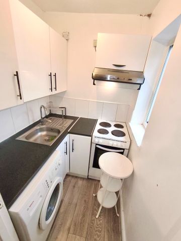 Studio Flat, Neasden Lane North, NW10 - Photo 4