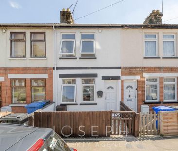 3 bedroom terraced house to rent - Photo 2