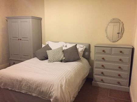 3 Bed Semi-Detached House, Crookesmoor Road, S10 - Photo 2