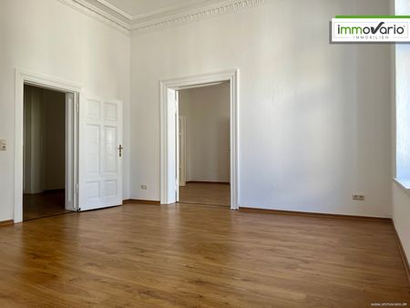 7-Zimmer-Altbauwohnung mit großer verglaster Loggia, Fußbodenheizung & Tageslichtbad. Ideal als WG! - Photo 3