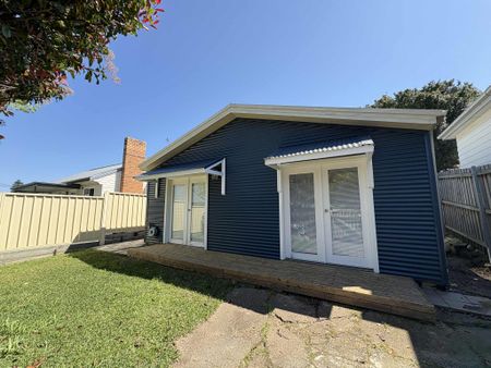Two bedroom Cottage In Quiet Suburb - Photo 5