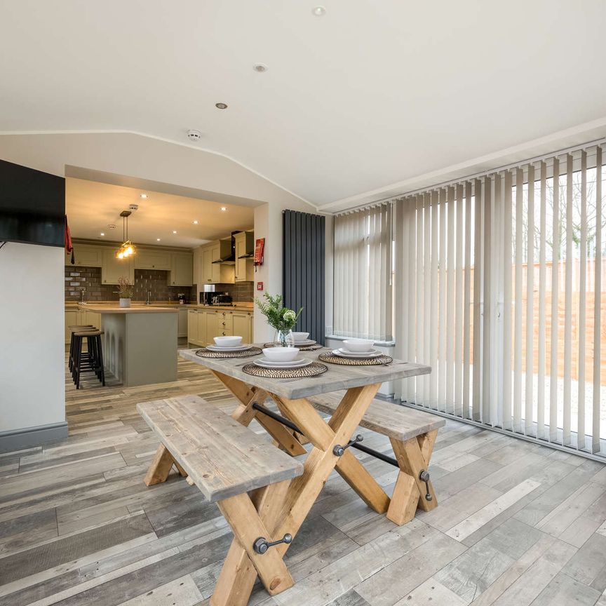 OX Living is proud to present this high-quality 10-bedroom co-living property, perfect for working professionals looking for stylish, stress-free living. Room 7 - Photo 1