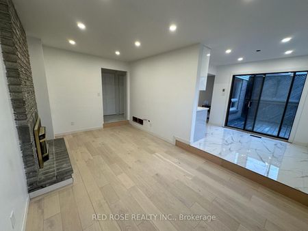 Detached Home For Lease | N8139648 - Photo 2