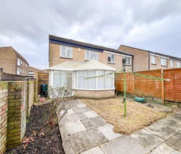 3 bedroom end of terrace house to rent - Photo 1