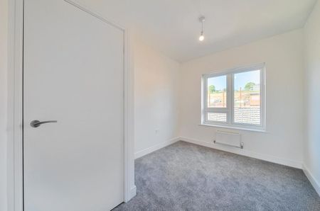 4 bedroom detached house to rent - Photo 3