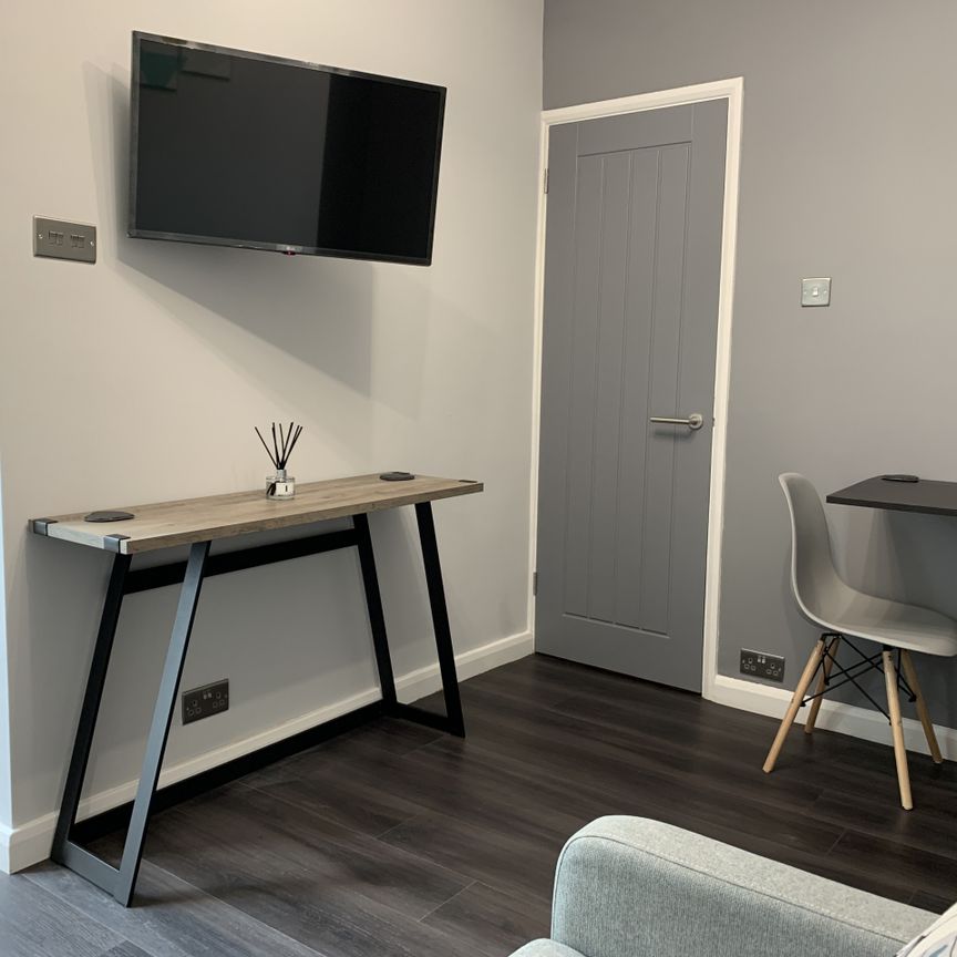 BEDROOM 5 – MEDIUM SINGLE WITH SHARED BATHROOM AND SEPERATE TOILET - Photo 1