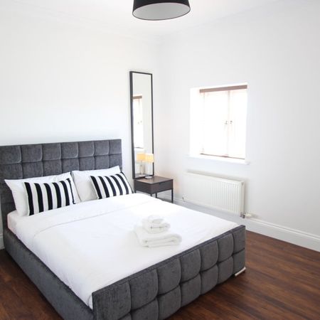 High Street - Photo 3