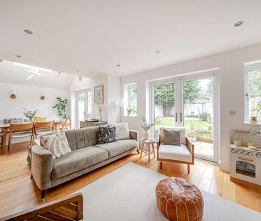 Thistlecroft Road, Hersham, Walton-on-thames, Surrey, KT12 - Photo 1