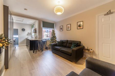 3 bed flat to rent in Brandon Grove, Sandyford, NE2 - Photo 2