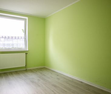 Schicke Mietwohnung in Hochparterre mit Balkon, Garage und Einbaukü... - Photo 3