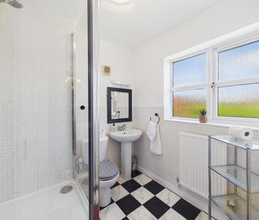 4 bedroom detached house to rent - Photo 3