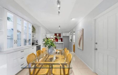 Stylish & Low-Maintenance Family Living - Photo 4