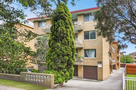 Spacious Two-Bedroom Apartment in a Prime Kogarah Location - Photo 3