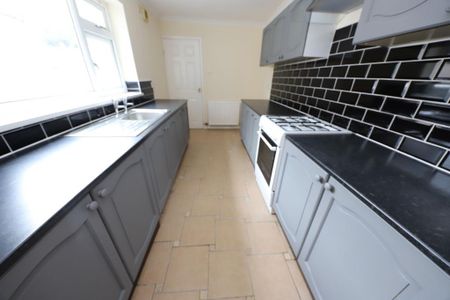 2 bedroom terraced house to rent - Photo 3