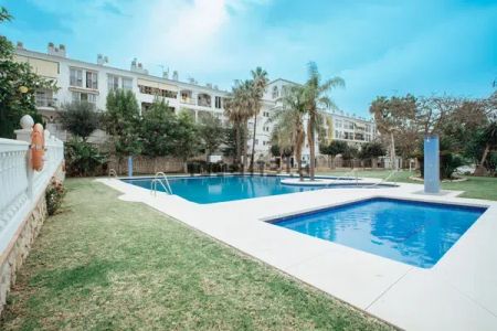 Alquiler de chalet adosado en Urbanización Haza del Algarrobo - Photo 5