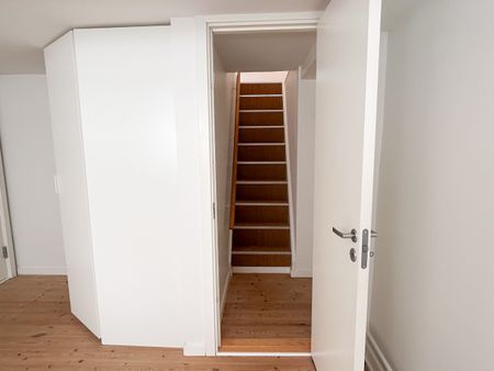 Rummelig og unik 3-værelses lejlighed med egen altan og parkering - Photo 4