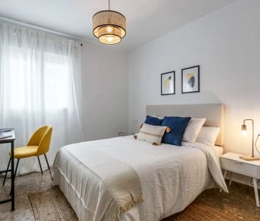Room in a shared 10-bedroom apartment for rent in Cruz del Humilladero - Photo 1