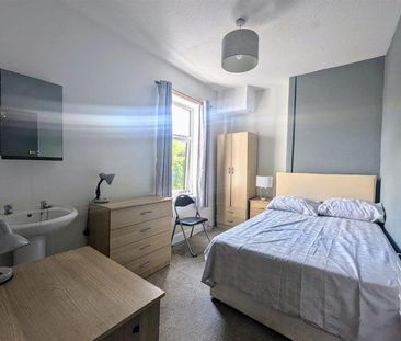 1 Beds - Property - - Photo 3